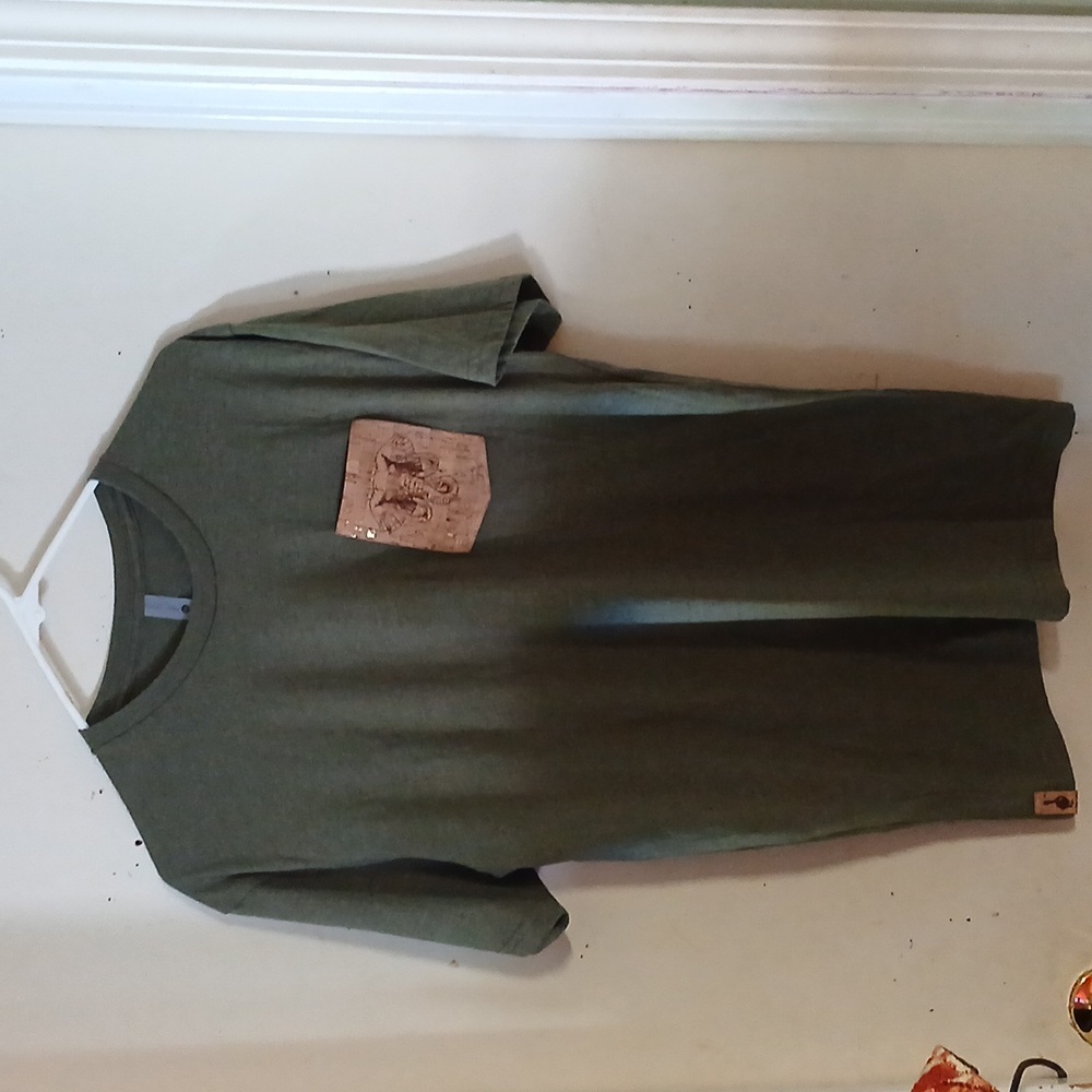 Next level mens elephant shirt L